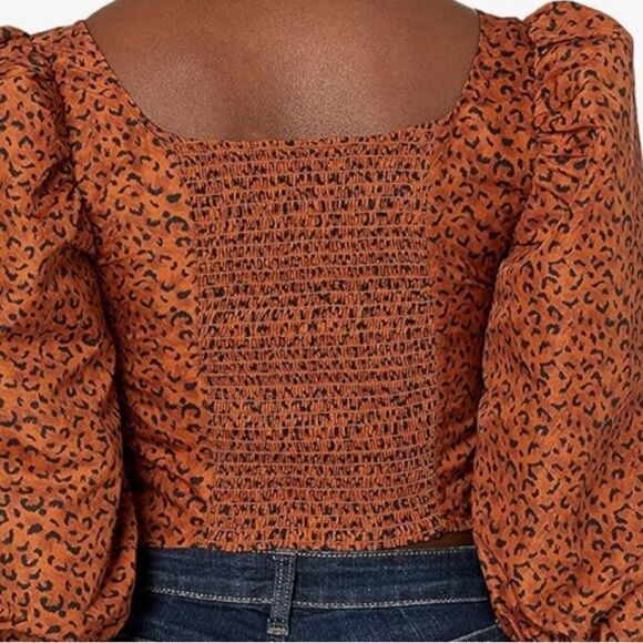NWT Levi’s Leopard Print Puff Sleeve Top Medium - Picture 4 of 4